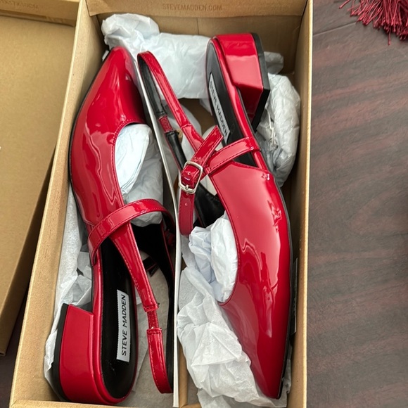 Steve Madden Yourk Red Patent Sling Back Pointed Toe Shoe - Picture 3 of 17